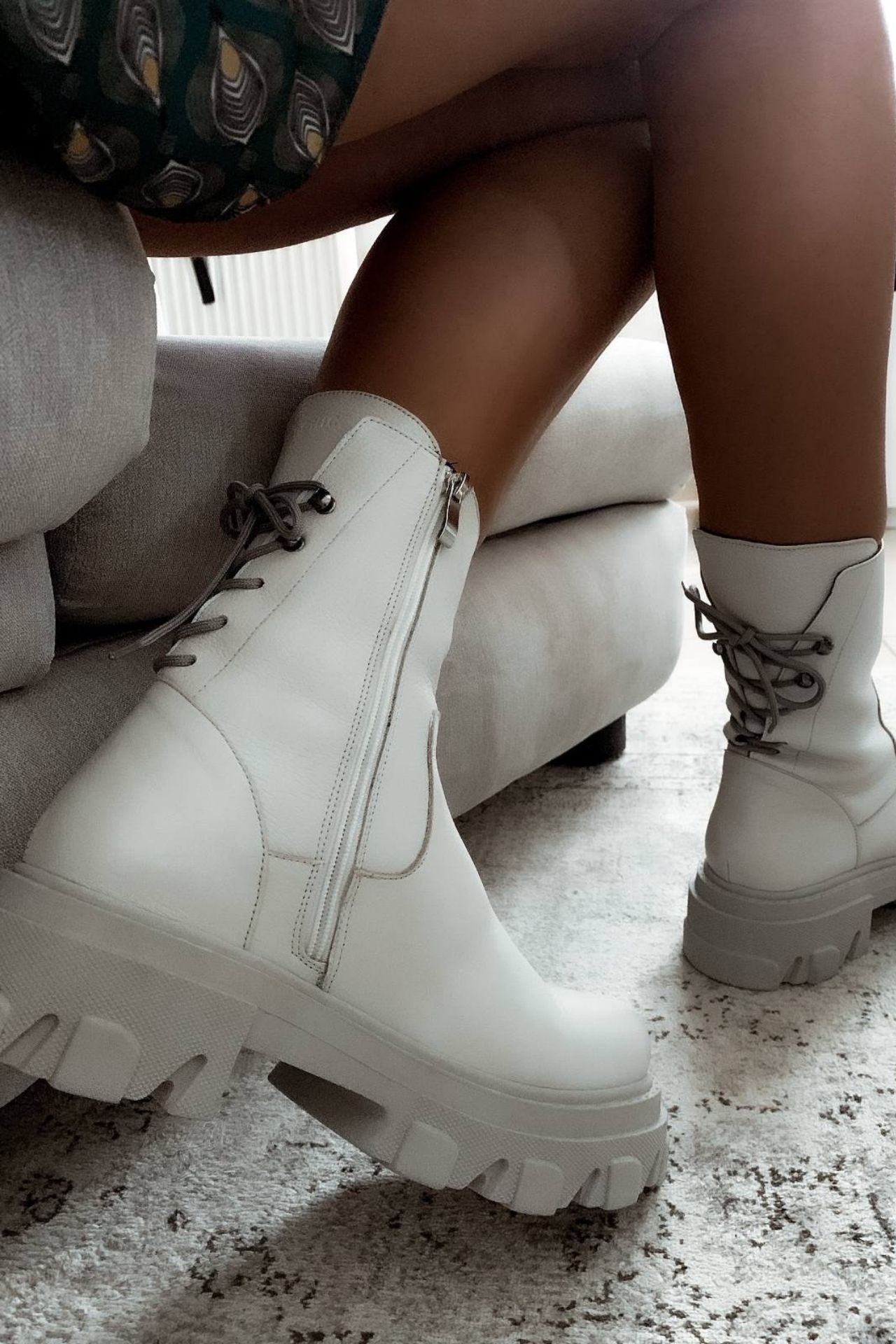 Eve Boots in Ice White